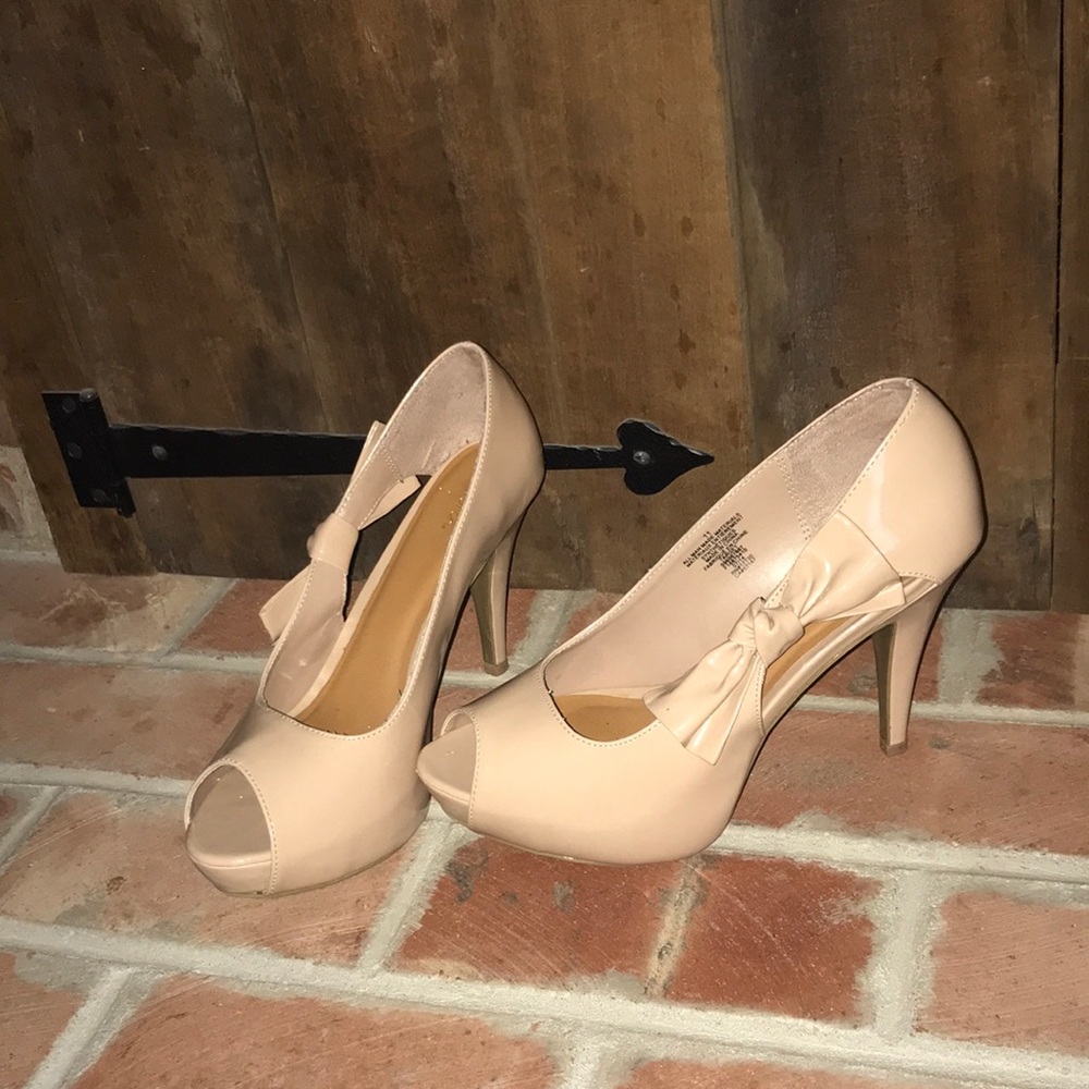 Xhilaration Blush bow heels
